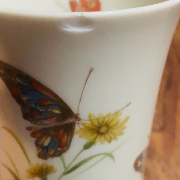 Vintage Tumbler Vase Takahashi San Francisco Butterflies Hand decorated 4 inches - Picture 3 of 5